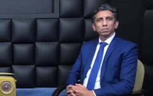 صحافی اعزاز سید صدر آصف علی زرداری کو عہدے سے ہٹائے جانے کی خبر پر ڈٹ گئے