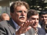 راجہ فاروق حیدر کی سرکاری چینل پر پریس کانفرنس کے دوران سگریٹ پینے کی ویڈیو سوشل میڈیا پر وائرل