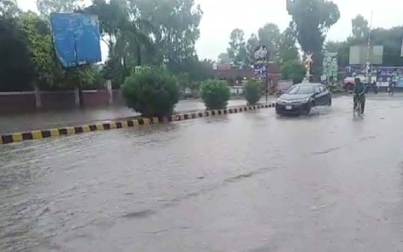 ملک بھر میں طوفانی بارشیں، حادثات میں 5 افراد جاں بحق