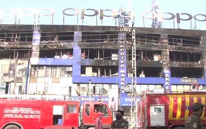 لاہور؛ حفیظ سنٹر میں آگ لگ گئی