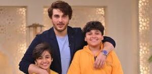 میں نے بیٹوں کو ذاتی فون نہیں دیا، ان پر کڑی نظر رکھتا ہوں: احسن خان