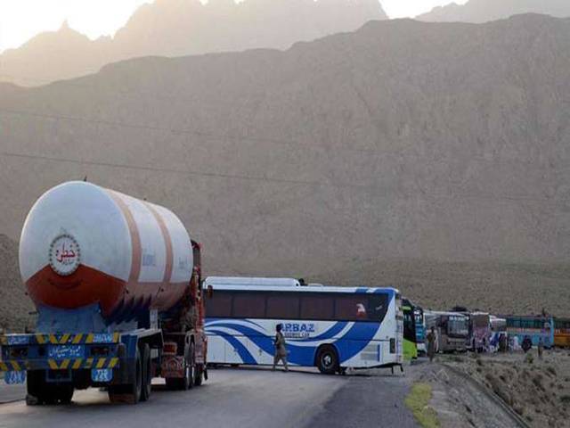 اسلام آباد سے گلگت بلتستان جانے والی تمام مسافر بس سروسز کو سیکیورٹی خدشات کے پیش نظر غیر معینہ مدت کے لیے بند کر دیا گیا