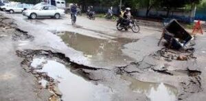 کراچی کی سڑکیں تباہ حال، شہری ادارے ایس ایس جی سی سے اربوں روپے ہضم کر گئے