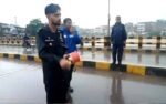 طوفانی بارشوں کے بعد نالہ لئی بھی بپھر گیا، دور جدید میں قریبی آبادیوں کو کس طرح الارم بجا کر خبردار کیا جاتا ہے؟ ویڈیو دیکھیں