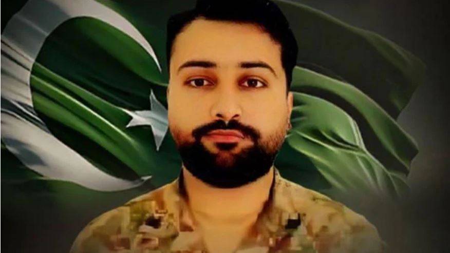 بلوچستان میں شہید ہونے والے میجر رب نواز کو مکمل فوجی اعزاز کے ساتھ سپرد خاک کیا گیا