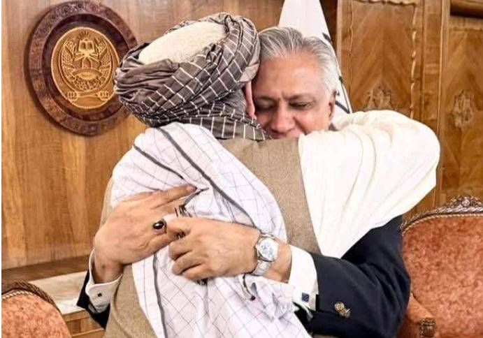 نائب وزیراعظم اسحاق ڈار کی افغان وزیراعظم ملا حسن اخوند سے اہم ملاقات