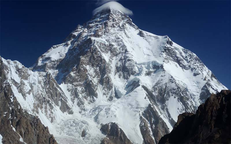 کے ٹو کو سر کرنے کی مہم کے دوران پاکستانی کوہ پیما جاں بحق، غیر ملکیوں کو بحفاظت نکال لیا گیا