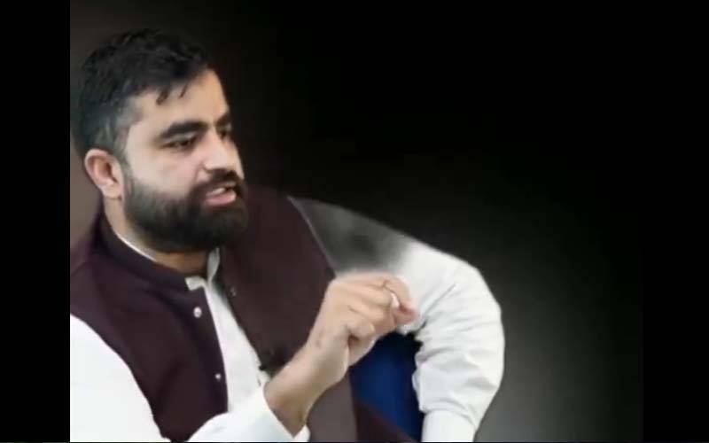سوشل میڈیا ایکٹیوسٹ ڈاکٹر فرحان ورک نے اسد عمر کو عہدے سے ہٹائے جانے اور سوشل میڈیا مہم کی ساری کہانی شیئر کردی