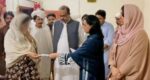 چکوال میں غیرمعمولی بارشوں سے جاں بحق اور زخمی کے امدادی چیک پہنچا دیئے گئے