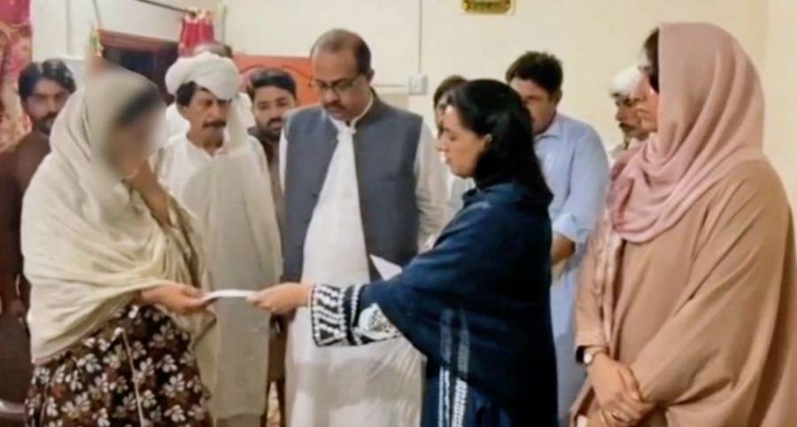 چکوال میں غیرمعمولی بارشوں سے جاں بحق اور زخمی کے امدادی چیک پہنچا دیئے گئے