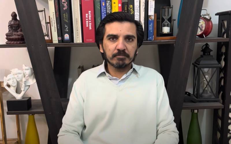 پورا ملک یرغمال بنا ہوا، طاقتور اسٹیبلشمنٹ اڈیالہ جیل میں بیٹھے شخص سے خوفزدہ ہے، اسد طور