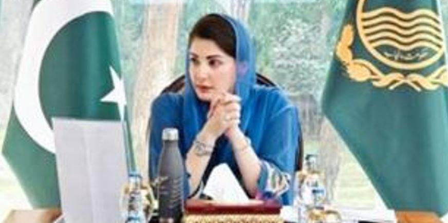 وزیراعلیٰ پنجاب کا ڈسٹرکٹ ہیڈکوارٹرز ہسپتال کی ایمرجنسی اور دیگر وارڈز کا دورہ، سہولتوں کے بارے میں دریافت کیا