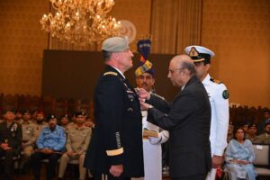 صدر زرداری نے جنرل کوریلا کو نشان امتیاز ملٹری سے نواز دیا