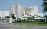 سپریم کورٹ نے طلاق یافتہ بیٹی کو والد کی پینشن شادی کی حیثیت سے نہیں بلکہ حق کی بنیاد پر دینے کا فیصلہ جاری کردیا