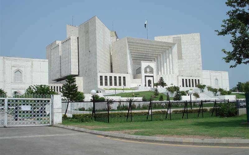 سپریم کورٹ نے طلاق یافتہ بیٹی کو والد کی پینشن شادی کی حیثیت سے نہیں بلکہ حق کی بنیاد پر دینے کا فیصلہ جاری کردیا