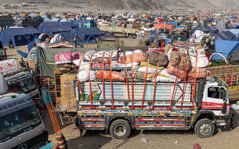 افغان ڈرائیورز کے بغیر ویزہ پاکستان میں داخلے پر پابندی عائد کردی گئی۔