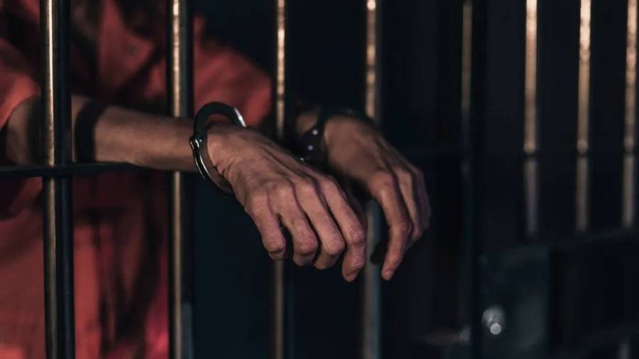نشے کی لت میں پڑنے والے ظالم باپ نے 6ماہ کے بیٹے کا گلہ کاٹ دیا