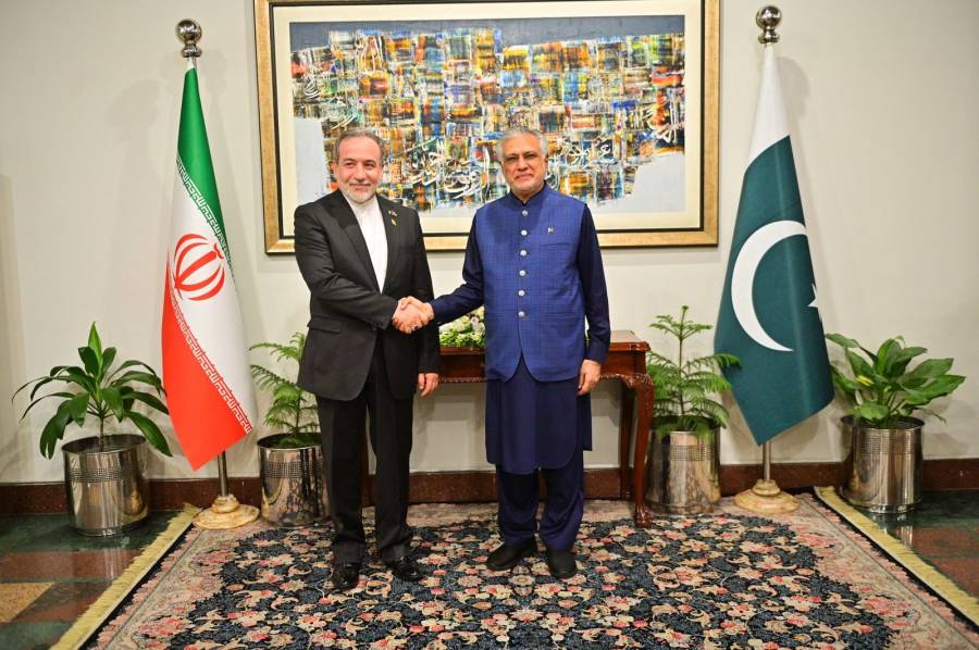 اسلام آباد میں ڈپٹی وزیراعظم اسحاق ڈار اور ایرانی وزیر خارجہ کی ملاقات، دو طرفہ تعلقات مزید مضبوط بنانے پر اتفاق