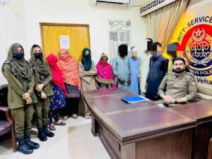 وہاڑی، پولیس کا قحبہ خانے پر چھاپہ، 9 افراد گرفتار