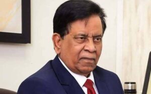 ممکنہ طور پر اسٹبلشمنٹ مطالبہ کر رہی ہے کہ خواجہ آصف کو وزارت سے ہٹایا جائے: سلیم بخاری کا دعویٰ