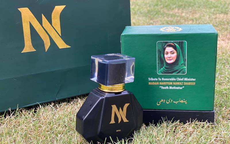 مجھے بھی یہ والا پرفیوم چاہیے: وزیراعلیٰ پنجاب مریم نواز نے سوشل میڈیا پر اپنی تصویر والا پرفیوم دیکھ کر مطالبہ کر دیا