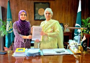 عبیرہ ضیاء کا اکادمی ادبیات پاکستان کا دورہ، چیئرپرسن پروفیسر ڈاکٹر نجیبہ عارف سے ملاقات