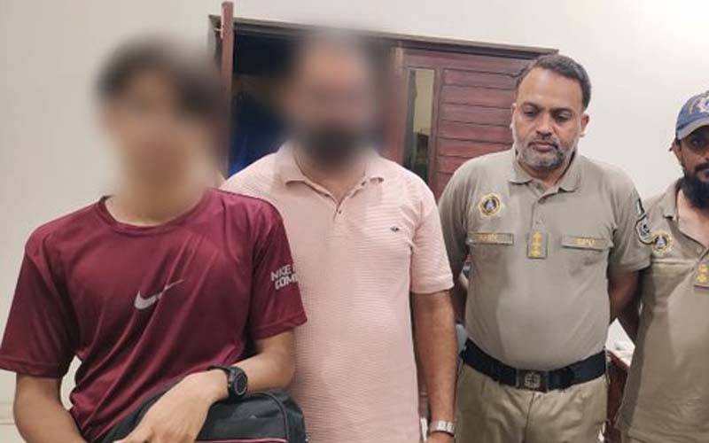 گھر چھوڑ کر جانے والے نوجوان کو موٹروے پولیس نے بس سے اتار کر خاندان کے حوالے کر دیا