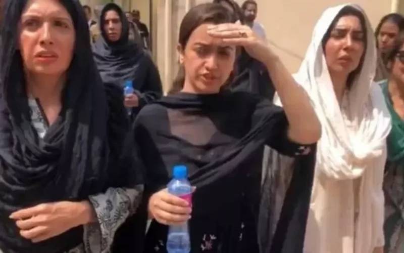پی ٹی آئی رہنما عالیہ حمزہ اور صنم جاوید کے ناقابلِ ضمانت وارنٹ گرفتاری جاری