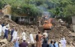 سوات میں امدادی کارروائیوں کے دوران مدارس کے طلبا نے ایمانداری کی اعلیٰ مثال قائم کردی