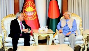نائب وزیراعظم اسحاق ڈار کی بنگلادیش کے چیف ایڈوائزر محمد یونس سے ملاقات