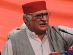 میرے خلاف تقریر کیوں کی؟ اے این پی رہنما اسفندیار ولی کا پی ٹی آئی رکن شفیع جان کو 10 کروڑ روپے ہرجانے کا نوٹس
