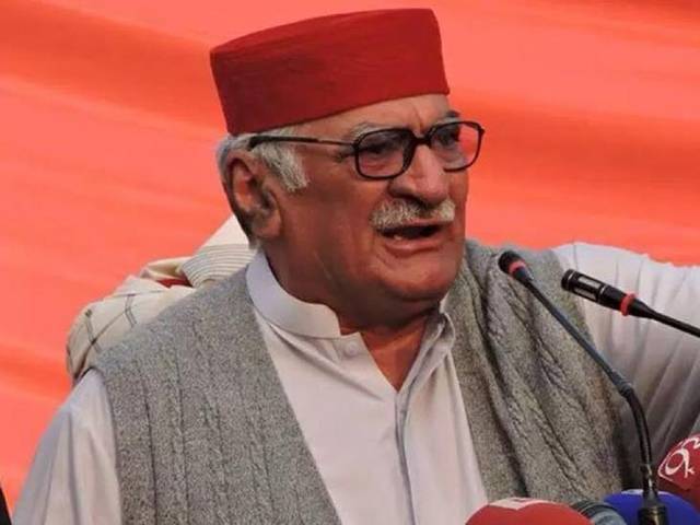 میرے خلاف تقریر کیوں کی؟ اے این پی رہنما اسفندیار ولی کا پی ٹی آئی رکن شفیع جان کو 10 کروڑ روپے ہرجانے کا نوٹس