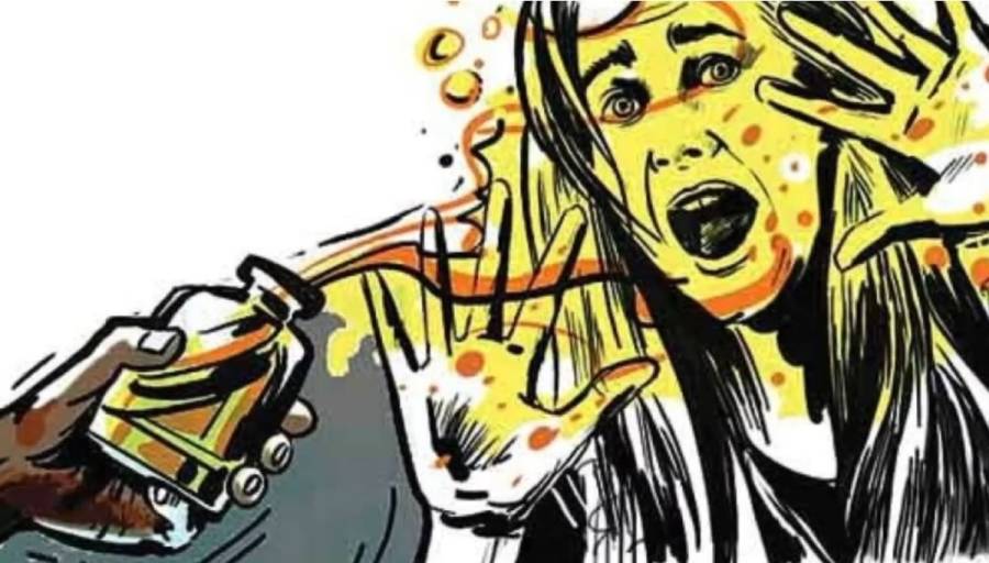 گھر کے اخراجات کے لیے رقم کیوں مانگی؟ شوہر نے بیوی پر تیزاب پھینک دیا