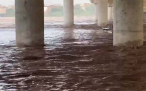 لاہور، دریائے راوی میں پانی کی سطح مسلسل بڑھنے لگی، دوپہر میں 2 لاکھ کیوسک کا ریلا گزرنے کا امکان
