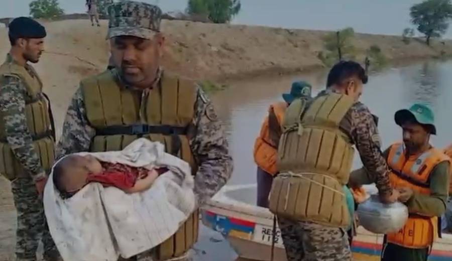 رینجرز کا سیلاب سے متاثرہ سلیمانکی میں ریسکیو آپریشن جاری، فری میڈیکل کیمپس قائم کر دیئے