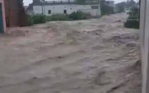 پنجاب کے تین دریاؤں میں سیلابی صورتحال، پانی لاہور میں داخل، اموات کی تعداد 20 ہو گئی