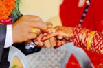 چائے پیش کرنے کا انداز پسند آنے پر اسکول پرنسپل نے اپنے چپراسی سے شادی کرلی