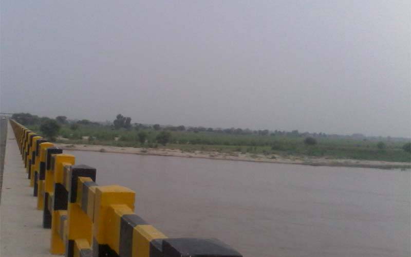 وزیر آباد بیٹے کو بچانے کے لیے سیلابی ریلے میں کودنے والی ماں جاں بحق