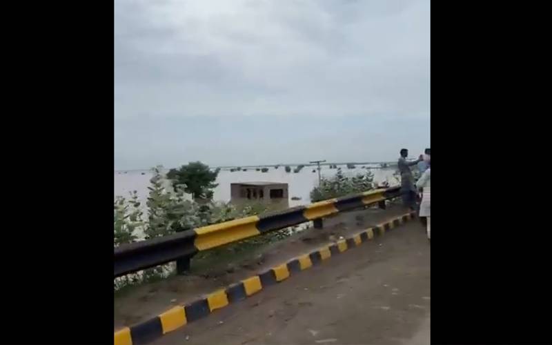 ساہیوال ؛دریائے راوی میں اونچے درجے کا سیلاب، پورے پورے گھر پانی میں ڈوب گئے