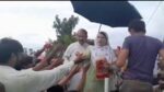 رائیونڈ سے لیگی رہنما مائی وڈیری کی سیلاب متاثرین میں چائے کا کپ اور ایک ایک رس تقسیم کرنے کی ویڈیو سامنے آگئی۔