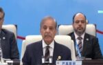 پاکستان پڑوسیوں سے مستحکم تعلقات چاہتا، دہشتگردی امن کے لیے خطرہ ہے: وزیر اعظم