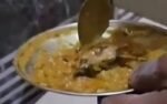 ہوٹل میں کھانے کے دوران سالن میں مرا ہوا چوہا نکل آیا، ویڈیو وائرل