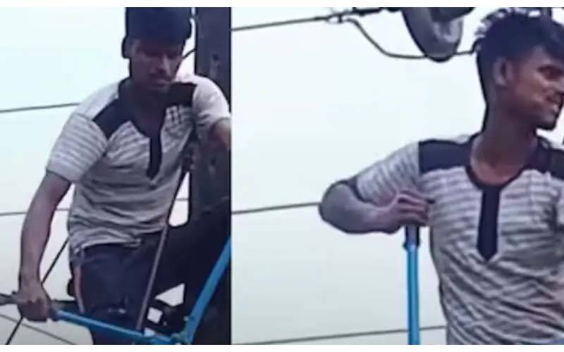 محبوبہ کا فون مصروف رہنے پر نوجوان نے گاؤں کی بجلی کاٹ دی