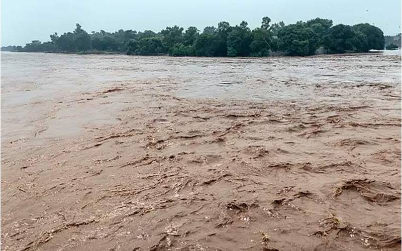 دریائے چناب میں اونچے درجے کا سیلاب، ستلج میں پانی کی سطح میں اضافہ، 2 نوجوان سیلابی پانی میں ڈوب گئے