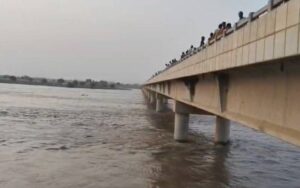 گجرات میں پانی کی سطح میں کمی، فوارہ چوک کلئیر، پانی کا بہاؤ موڑنے کے لیے لورائی کے مقام پر کام جاری