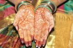 سیلابی صورتحال، کمالیہ میں دولہا کشتی کے ذریعے اپنی دلہن بیاہ لایا