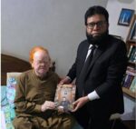 عبد الغفور چودھری نے اپنی خود نوشت ’’سپاہی سے ڈپٹی کمشنر تک‘‘  الطاف حسن قریشی کو پیش کی