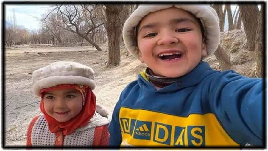 پاکستان کے کم عمر ولاگر محمد شیراز نے سوشل میڈیا سے حاصل ہونے والی آمدنی سے اپنے گاؤں کے اسکول کی تقدیر بدل دی