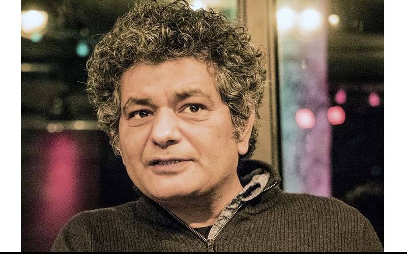 عوام کو شکایت ہے کہ حکومت ہماری بات نہیں سنتی لیکن ایمنسٹی انٹرنیشنل کے مطابق وہ نہ صرف بات سنتی ہے بلکہ 40 لاکھ فونز مانیٹر بھی کرتی ہے: محمد حنیف