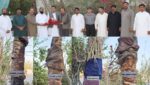 دوستی کے پچیس سال پورے ہونے پر دوستوں کے نام پر کھجور کے پودے لگا دیئے۔